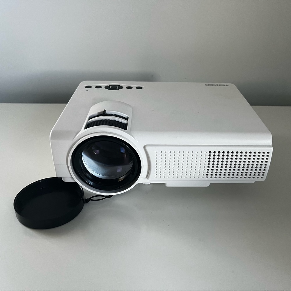 Mini LCD Video Projector - Picture 2 of 4